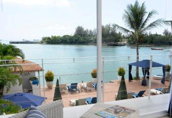 Phuket Boat Quay has Balcony rooms