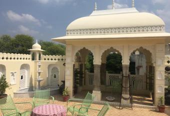 Padlia House allows 18 year olds to book a room