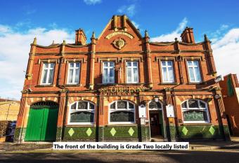 Globe Inn allows 18 year olds to book a room