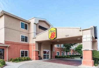 Super 8 by Wyndham Fort Worth North has Smoking rooms