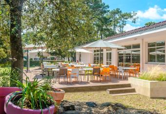 Azureva Longeville allows 18 year olds to book a room