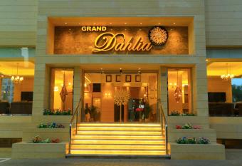 Grand Dahlia Hotel Apartment - Sabah Al Salem allows 18 year olds to book a room