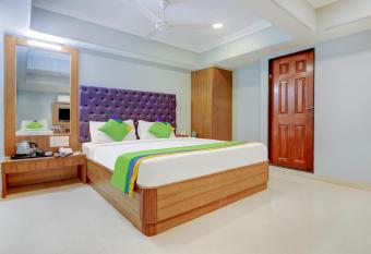 Itsy By Treebo - Cruz Royale Santacruz West has Smoking rooms