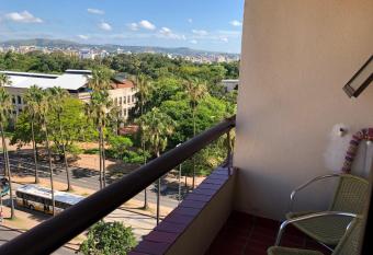 Manhattan Apart Hotel allows 18 year olds to book a room