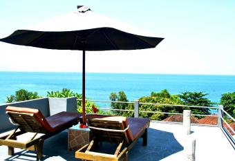 Titi Sedana Homestay has Smoking/Balcony rooms