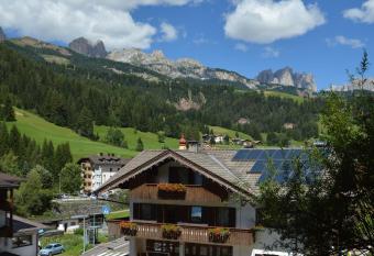 Hotel De Fronz allows 18 year olds to book a room