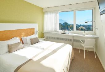 Le Leman Hotel allows 18 year olds to book a room