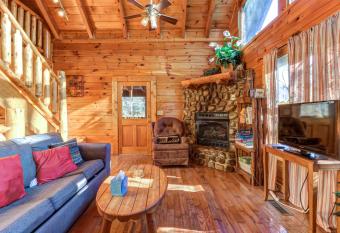 Sugar Bear Cabin has Balcony rooms