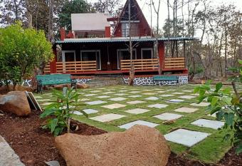 teak trail has Smoking rooms