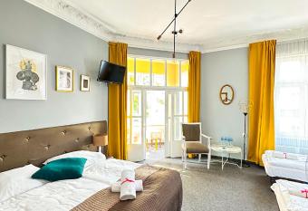 Expolis Residence - City Center MTP TARGI- Reception 24h allows 18 year olds to book a room