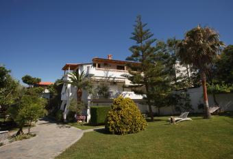 Castello Apartments & Studios has Balcony rooms