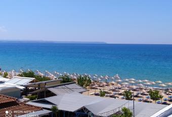 Hause Zorbas has Balcony rooms