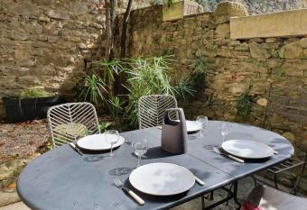 Les chemins de la Cit   chambre ou appartement allows 18 year olds to book a room