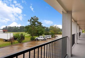 Super 8 by Wyndham Brookhaven has Smoking rooms