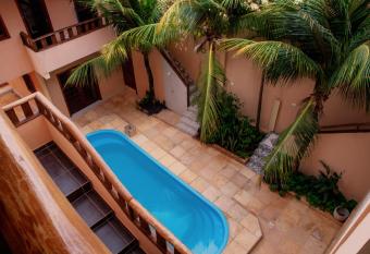 Hotel Alta Vista allows 18 year olds to book a room