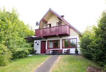 Ferienhaus am See im Bergland  allows 18 year olds to book a room