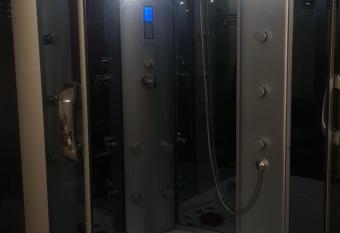 La Casa Dei Sogni has rooms with a private hot tub