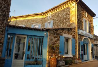 Les Voyageurs has Balcony rooms