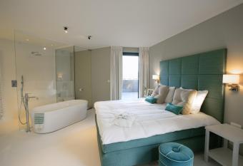 VixX Suites allows 18 year olds to book a room