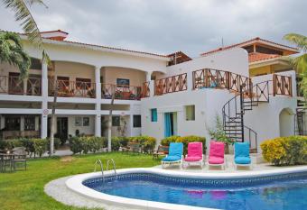 HC Liri Hotel allows 18 year olds to book a room