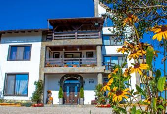 Casa Bradet has Balcony rooms