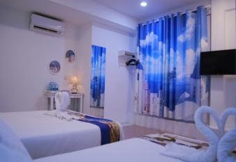 Santorini Hotel Melaka allows 18 year olds to book a room