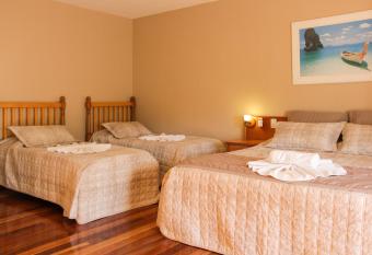 Hotel Aconchego da Serra has rooms with a private hot tub