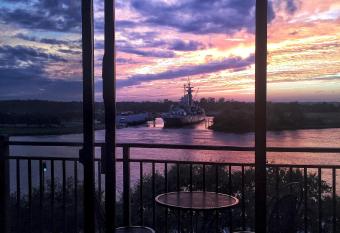 Water Street Retreat 05 has Balcony rooms