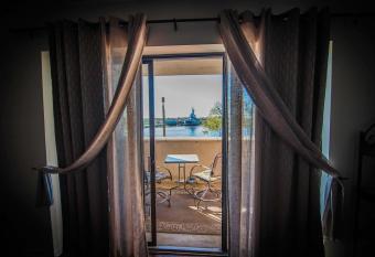 Water Street Retreats 03 has Balcony rooms