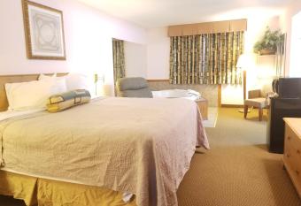 Hotel O Eureka Springs - Christ of Ozark Area has Balcony rooms