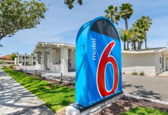 Motel 6 Santa Maria - South allows 18 year olds to book a room