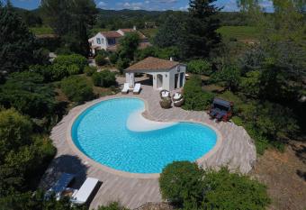 L  Esmerand allows 18 year olds to book a room