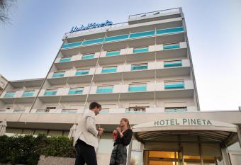 Hotel Pineta has Balcony rooms