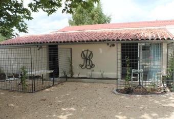 Gite - Studios Marie Barrault allows 18 year olds to book a room