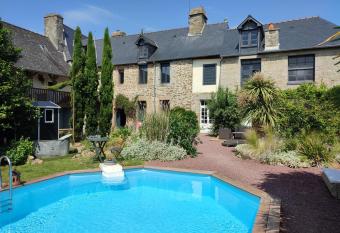 Gite Le 1900 has Balcony rooms