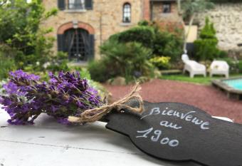 Chambres d Hotes Le 1900 allows 18 year olds to book a room