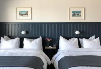 The Bayview Motel - Fort France, ON - Lakeside Motel allows 18 year olds to book a room