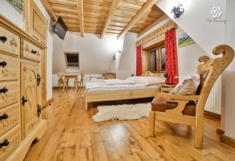 Agroturystyka  allows 18 year olds to book a room