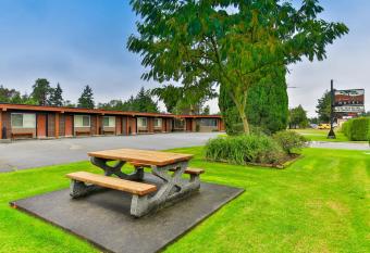 Arbutus Grove Motel allows 18 year olds to book a room