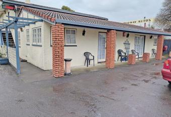 The Cave Motel has Balcony rooms