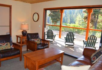 Montecito Sequoia Lodge has Balcony rooms