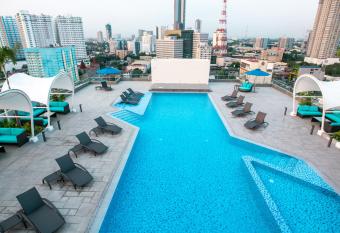 Luxent Hotel has rooms with a private hot tub