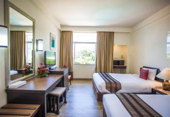 Phuket Merlin Hotel allows 18 year olds to book a room