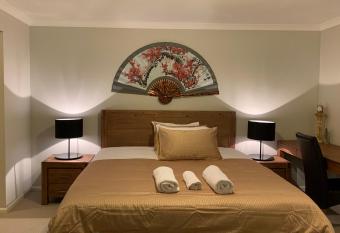 Apple House Truganina allows 18 year olds to book a room