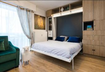 Le VIVALDI allows 18 year olds to book a room
