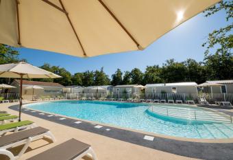 Camping Les Ch  vrefeuilles has Balcony rooms