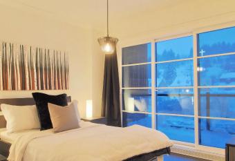 INITIAL - FARMER - Chutes-Montmorency allows 18 year olds to book a room