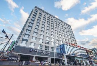 The Venezia Suite Hotel has Balcony rooms