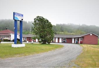 Motel Riviere Trois Pistoles has Balcony rooms