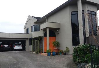 Hamilton East Homestay allows 18 year olds to book a room